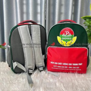 Mặt trước và mặt sau của balo học sinh