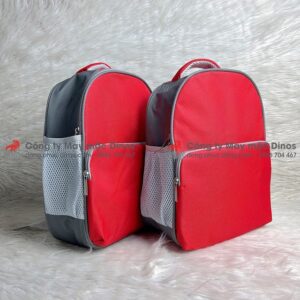 Mặt trước và sau balo màu đỏ