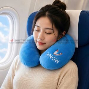 Gối Chữ U Quà Tặng Công Ty Du Lịch VNOW – Giải Pháp Quà Tặng Thiết Thực, Tinh Tế Và Đậm Dấu Ấn Thương Hiệu